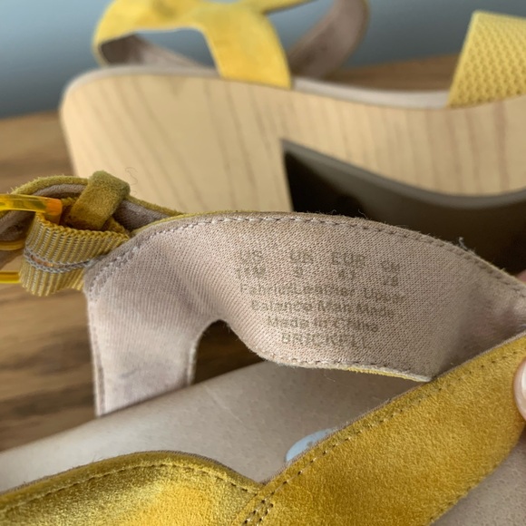 Dr. Scholl's Yellow Brickell Platform Sandals. Size 11. - Picture 4 of 6